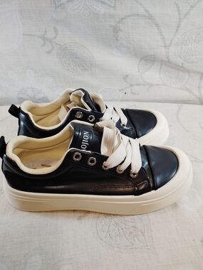 Buaojion Unisex ( 9 M/ 11 W )Black and Cream Low-Top Sneakers
